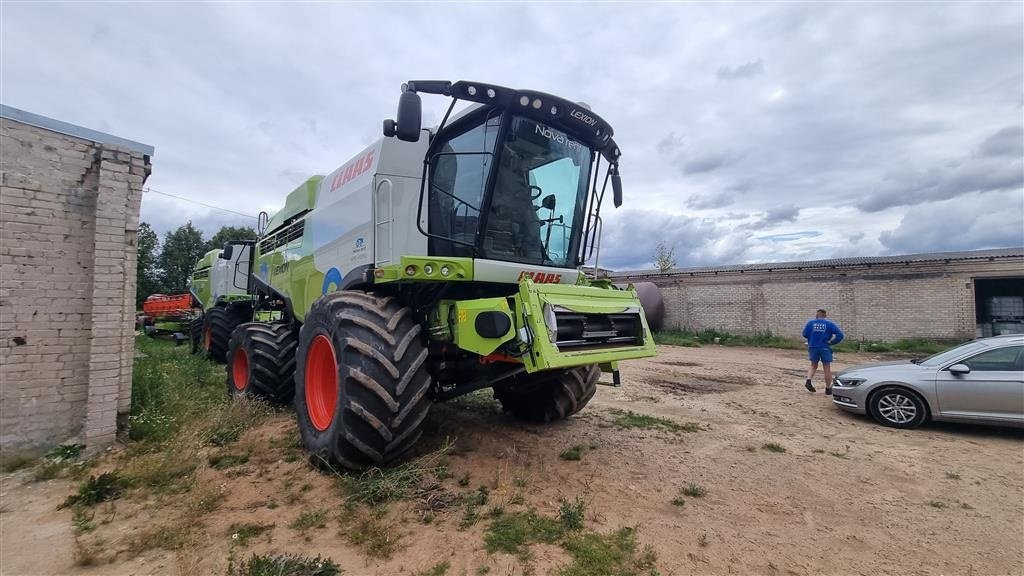 Mähdrescher Türe ait CLAAS LEXION 770 Incl. Skærebord  Vario V1230 bord. GPS. Cruise Pilot. CEMOS Auto Cleaning. CEMOS Auto Separation. Ring til Ulrik på 40255544. Jeg snakker Jysk., Gebrauchtmaschine içinde Kolding (resim 3)