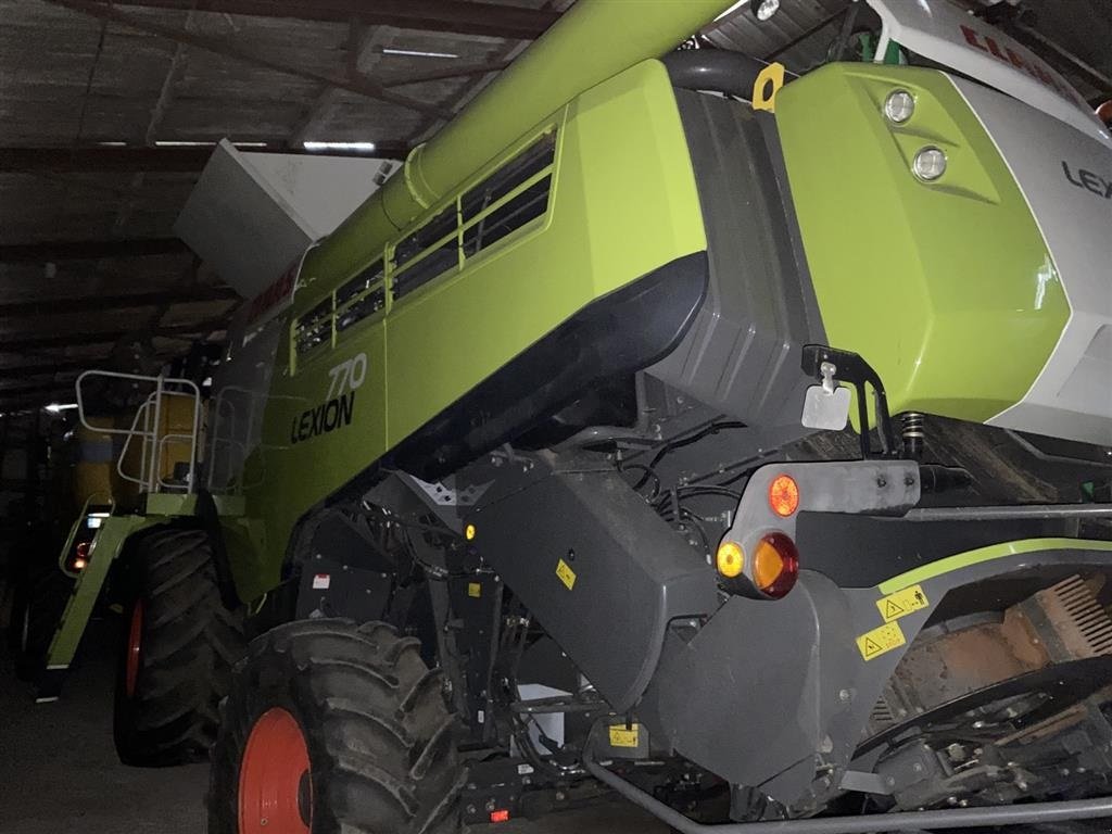 Mähdrescher tipa CLAAS LEXION 770 Med Skærebord V1050. GPS. 3D. 4D. CEMOS Auto Slope etc. Ring til Ulrik på 40255544. Jeg snakker Jysk., Gebrauchtmaschine u Kolding (Slika 2)