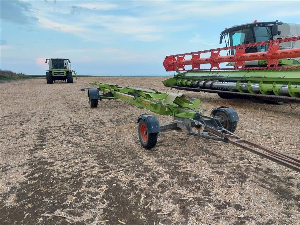 Mähdrescher от тип CLAAS LEXION 770 TT Incl. CLAAS Vario V900 skærebord. Pæn og velholdt med brede bælter. Ring til Ulrik på 40255544. Jeg snakker Jysk, tysk og engelsk., Gebrauchtmaschine в Kolding (Снимка 1)