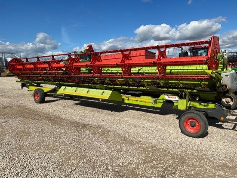 Mähdrescher Türe ait CLAAS LEXION 770 TT Incl. Skærebord V1200. Laser Pilot. Auto Pilot mm. Ring til Ulrik 0045-40255544. Jeg snakker Jysk, tysk og engelsk, Gebrauchtmaschine içinde Kolding (resim 4)