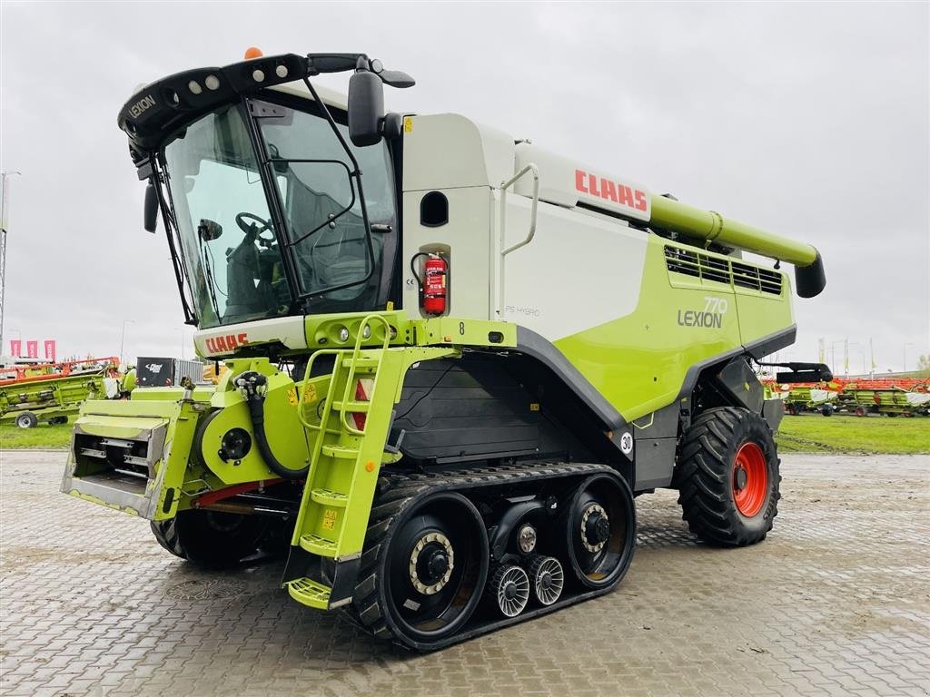 Mähdrescher Türe ait CLAAS LEXION 770 TT Incl Skærebord Vario V1200 bord. GPS. Laser Pilot. 3D 4D Auto pilot Telematic CMOTION Udbyttemaaler. Ring Ulrik 0045-40255544. Jeg snakker Jysk., Gebrauchtmaschine içinde Kolding (resim 2)