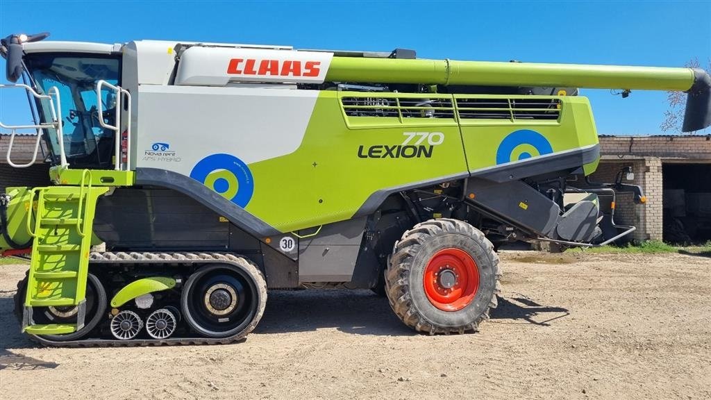 Mähdrescher des Typs CLAAS LEXION 770 TT Incl. Skærebord Vario V1230. GPS. CEMOS Auto Crop Flow. GPS. CEMOS Cruise Pilot. Telematics mm. Ring til Ulrik på 40255544. Jeg snakker Jysk., Gebrauchtmaschine in Kolding (Bild 2)