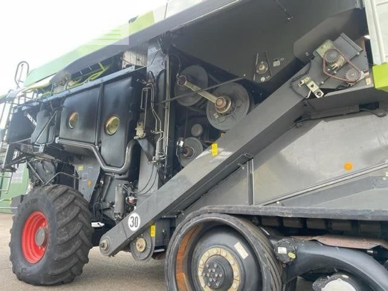 Mähdrescher van het type CLAAS LEXION 770 TT, Gebrauchtmaschine in LUTON (Foto 9)