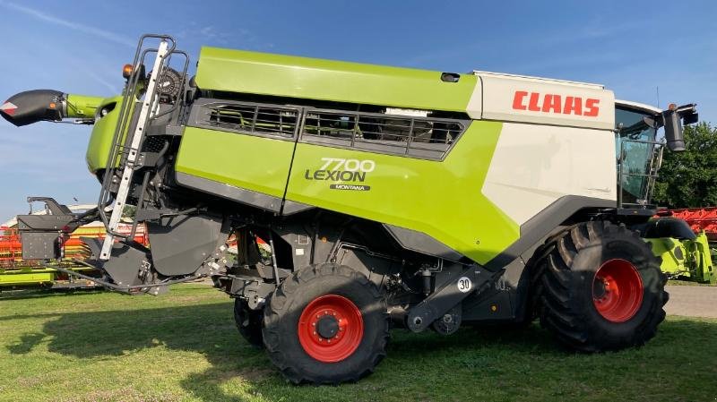 Mähdrescher des Typs CLAAS LEXION 7700 MONTANA, Gebrauchtmaschine in Hockenheim (Bild 7)