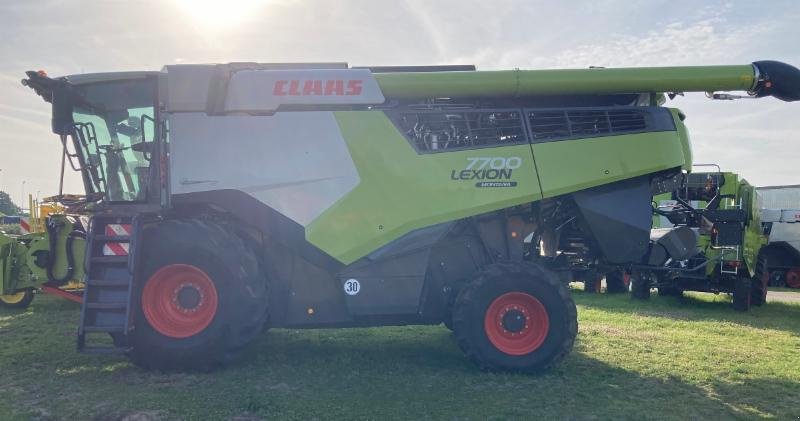 Mähdrescher des Typs CLAAS LEXION 7700 MONTANA, Gebrauchtmaschine in Hockenheim (Bild 2)