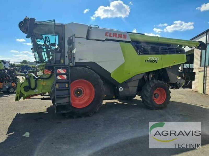 Mähdrescher des Typs CLAAS LEXION 7700, Gebrauchtmaschine in Warburg (Bild 5)