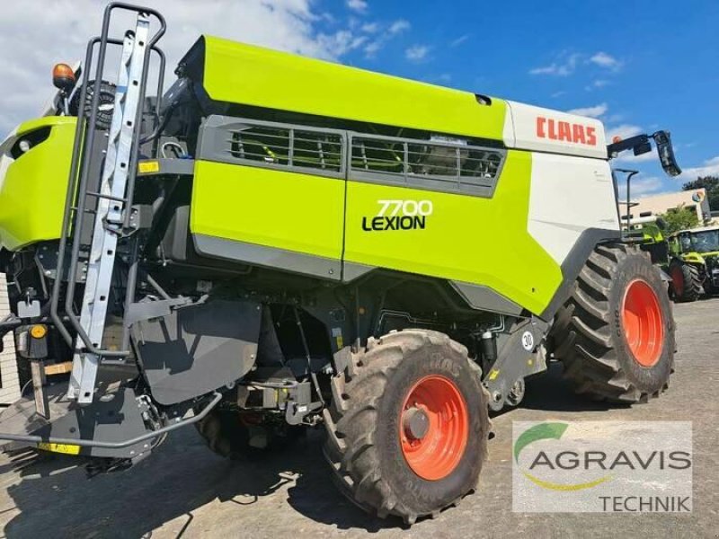 Mähdrescher des Typs CLAAS LEXION 7700, Gebrauchtmaschine in Warburg (Bild 3)