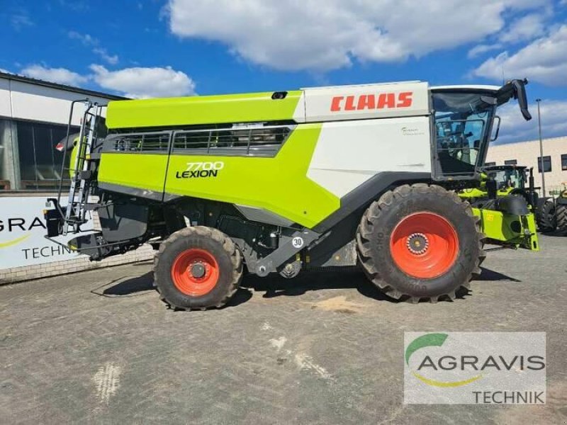 Mähdrescher des Typs CLAAS LEXION 7700, Gebrauchtmaschine in Warburg (Bild 2)