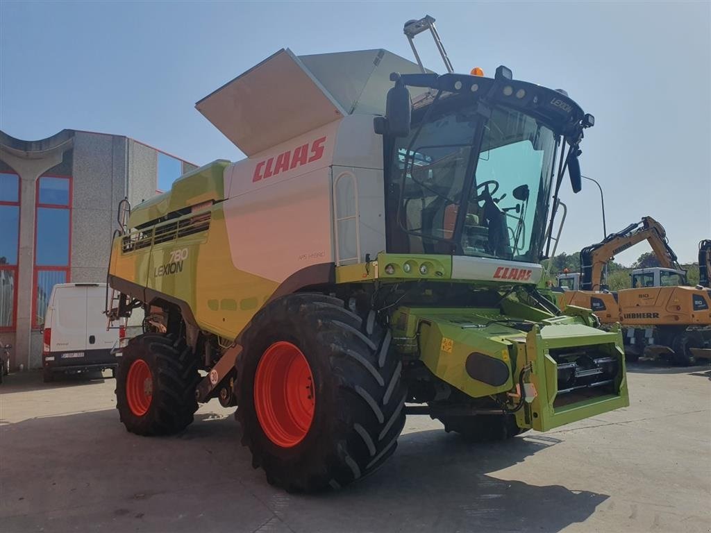 Mähdrescher des Typs CLAAS LEXION 780 4WD.INCL. CLAAS Vario 1080 Skærebord og Fasterholt vogn. GPS. Cruise Pilot.  CEMOS Auto Crop Flow + Auto Slope. Ring til Ulrik på 40255544. Jeg snakker Jysk,, Gebrauchtmaschine in Kolding (Bild 3)