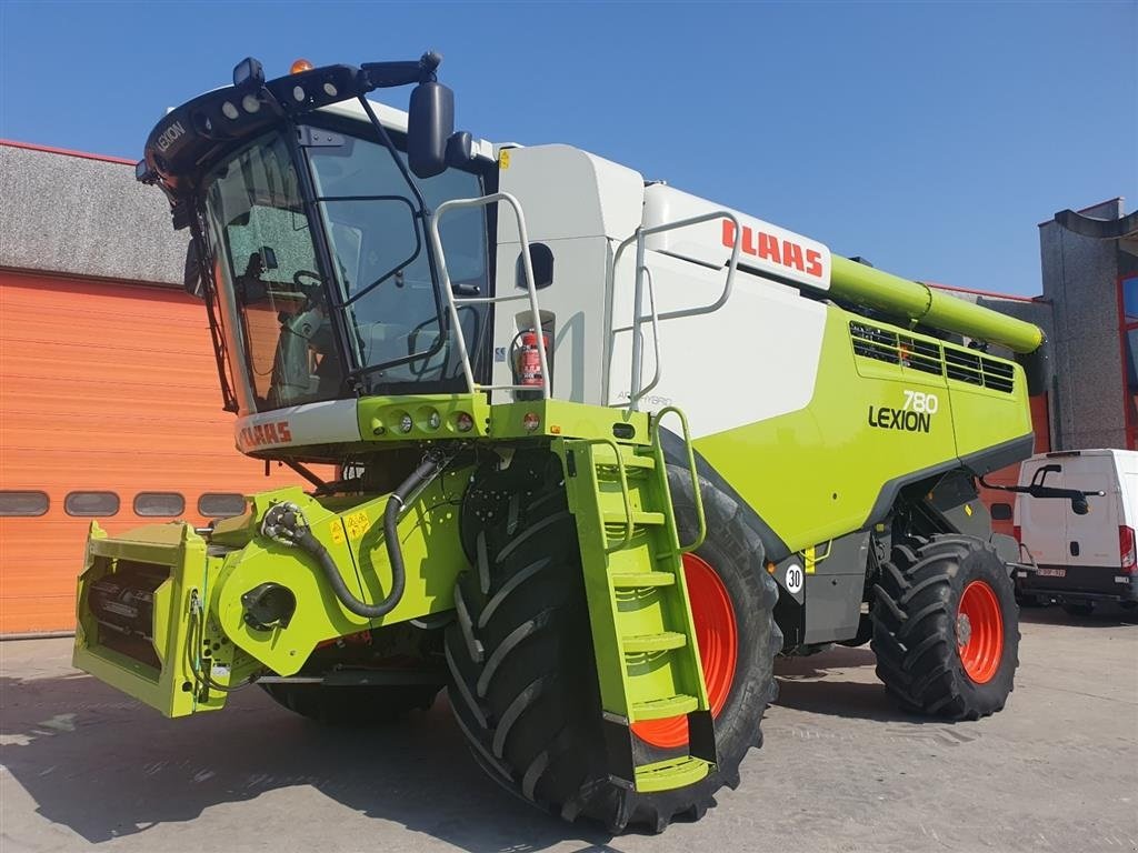 Mähdrescher typu CLAAS LEXION 780 4WD.INCL. CLAAS Vario 1080 Skærebord og Fasterholt vogn. GPS. Cruise Pilot.  CEMOS Auto Crop Flow + Auto Slope. Ring til Ulrik på 40255544. Jeg snakker Jysk,, Gebrauchtmaschine v Kolding (Obrázok 4)