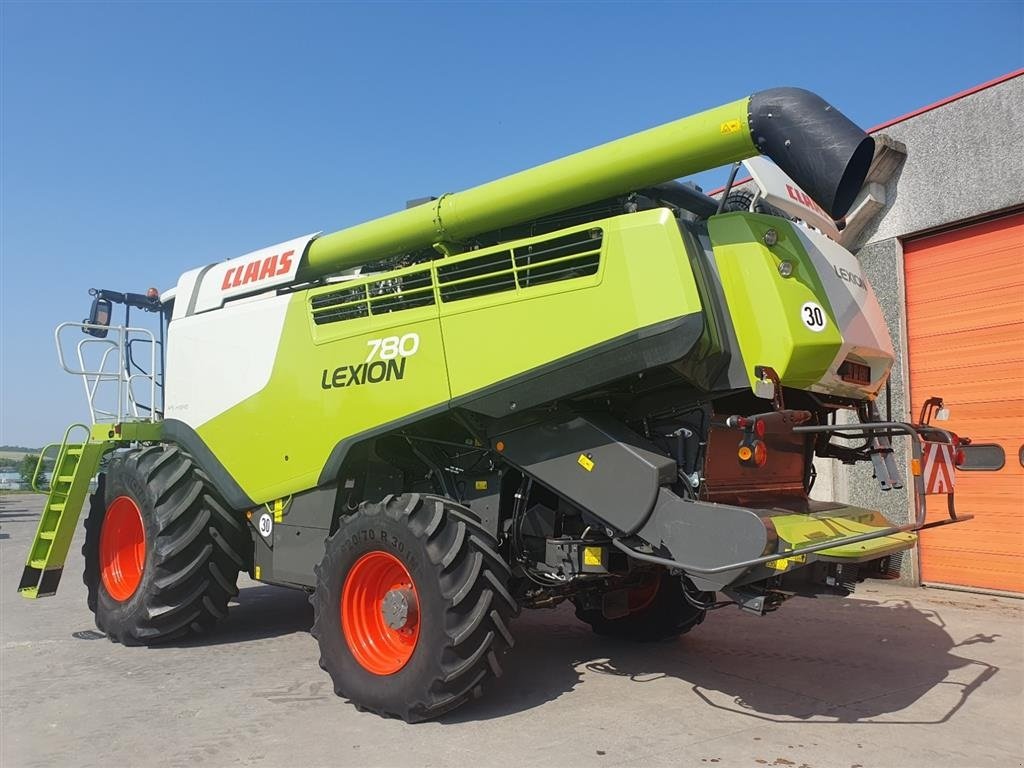 Mähdrescher typu CLAAS LEXION 780 4WD.INCL. CLAAS Vario 1080 Skærebord og Fasterholt vogn. GPS. Cruise Pilot.  CEMOS Auto Crop Flow + Auto Slope. Ring til Ulrik på 40255544. Jeg snakker Jysk,, Gebrauchtmaschine v Kolding (Obrázok 6)