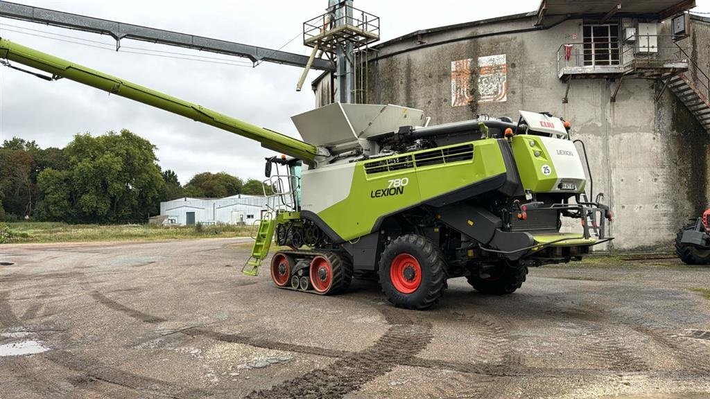 Mähdrescher a típus CLAAS LEXION 780 Terra Trac INCL CLAAS Vario 1280 skærebord. Terra Tracs. Cruise Pilot, CEMOS, EGNOS S10 GPS. Ring til Ulrik på +4540255544. Jeg snakker Jysk., Gebrauchtmaschine ekkor: Kolding (Kép 1)