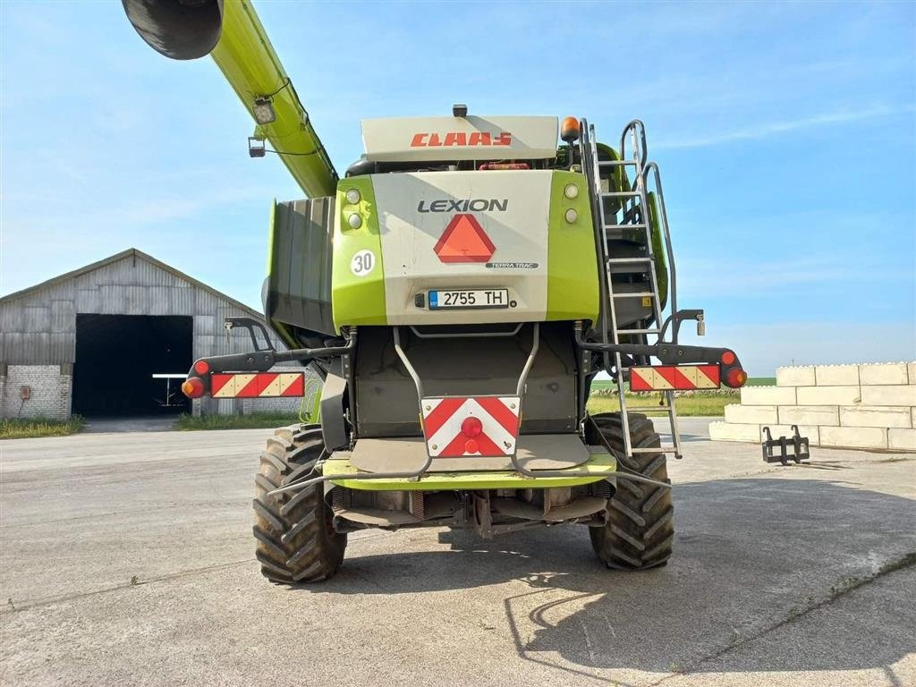 Mähdrescher tip CLAAS LEXION 780 TT Incl. Skærebord V1200. Med de helt bredde bælter. GPS. Cruise Pilot. 2 x CEMOS. Mange på lager. Ring til Ulrik på 40255544. Jeg snakker Jysk., Gebrauchtmaschine in Kolding (Poză 2)