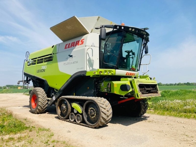 Mähdrescher typu CLAAS LEXION 780 TT Incl. skærebord Vario V1200. Terra Trac 635 mm. CEMOS Dialog. CEMOS Auto Cleaning. CEMOS Auto Separation. CMOTION. Cruise Pilot. Laser Pilot. mm., Gebrauchtmaschine v Kolding (Obrázok 1)