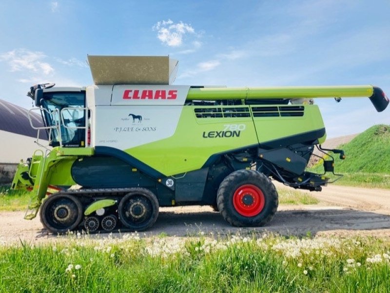 Mähdrescher Türe ait CLAAS LEXION 780 TT Incl. skærebord Vario V1200. Terra Trac 635 mm. CEMOS Dialog. CEMOS Auto Cleaning. CEMOS Auto Separation. CMOTION. Cruise Pilot. Laser Pilot. mm., Gebrauchtmaschine içinde Kolding (resim 3)