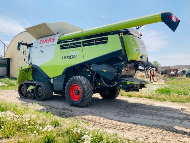 Mähdrescher от тип CLAAS LEXION 780 TT Incl. skærebord Vario V1200. Terra Trac 635 mm. CEMOS Dialog. CEMOS Auto Cleaning. CEMOS Auto Separation. CMOTION. Cruise Pilot. Laser Pilot. mm., Gebrauchtmaschine в Kolding (Снимка 4)