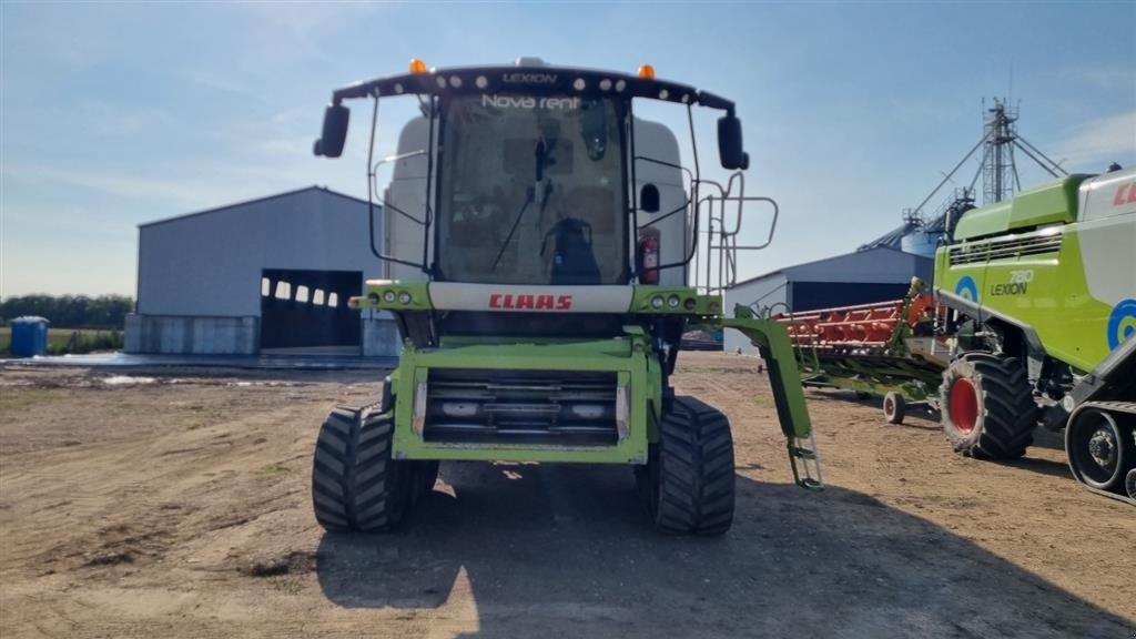 Mähdrescher tip CLAAS LEXION 780 TT Incl. skærebord Vario V1230. GPS CEMOS Auto cruise pilot. 3D 4D Udbyttemaaler. Ring til Ulrik på 0045-40255544. Jeg snakker Jysk., Gebrauchtmaschine in Kolding (Poză 3)