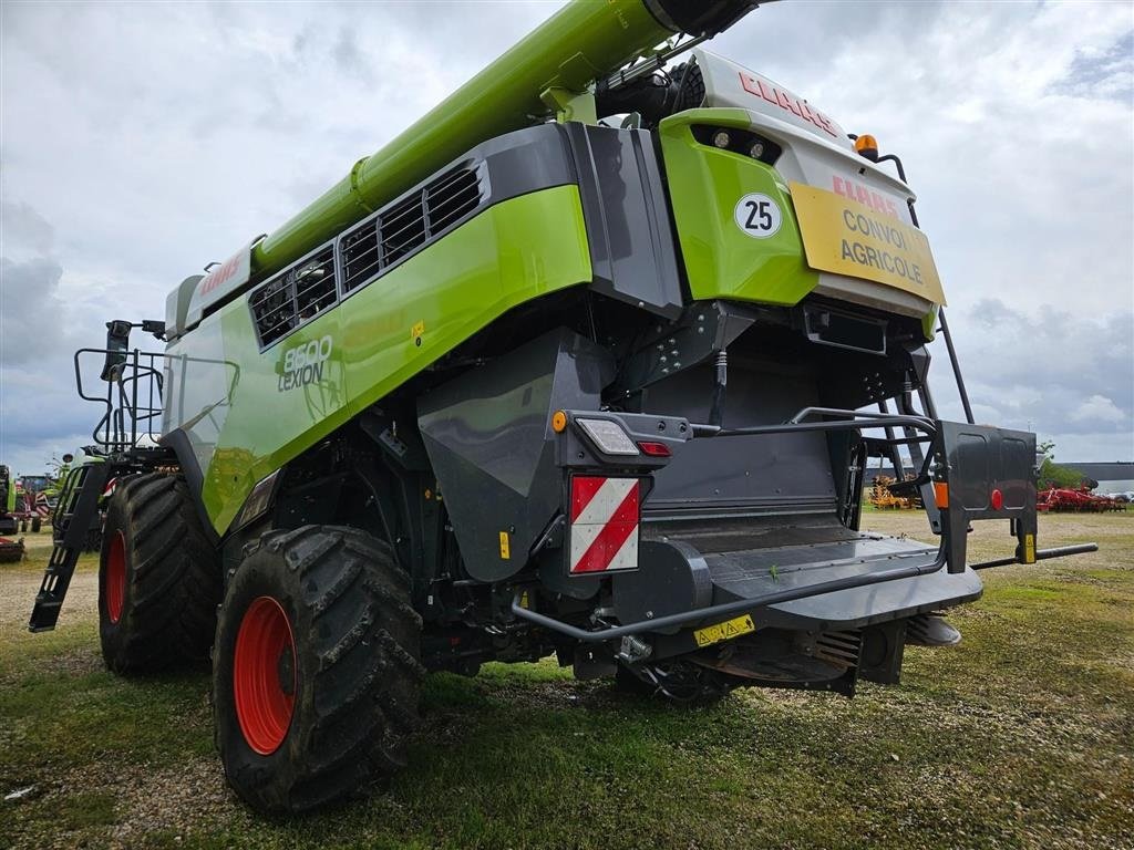 Mähdrescher del tipo CLAAS Lexion 8600 4WD 4WD. INCL. Vario 1080 Skærebord og vogn. CEMOS + Cruise Pilot, Auto Slope, Auto Crop Flow. Ring til Ulrik på 40255544. Jeg snakker Jysk, tysk og engelsk., Gebrauchtmaschine In Kolding (Immagine 3)