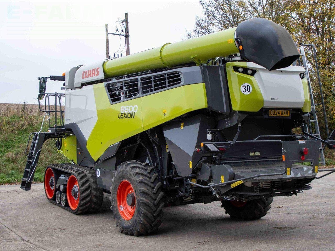 Mähdrescher des Typs CLAAS LEXION 8600 TERRA TRAC, Gebrauchtmaschine in CIRENCESTER (Bild 10)