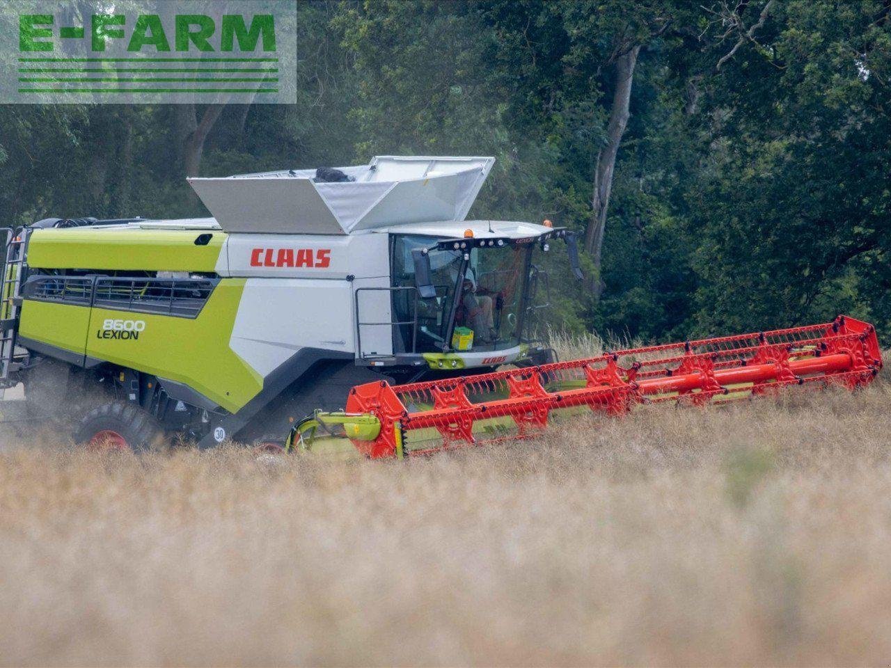 Mähdrescher des Typs CLAAS LEXION 8600 TERRA TRAC, Gebrauchtmaschine in CIRENCESTER (Bild 11)