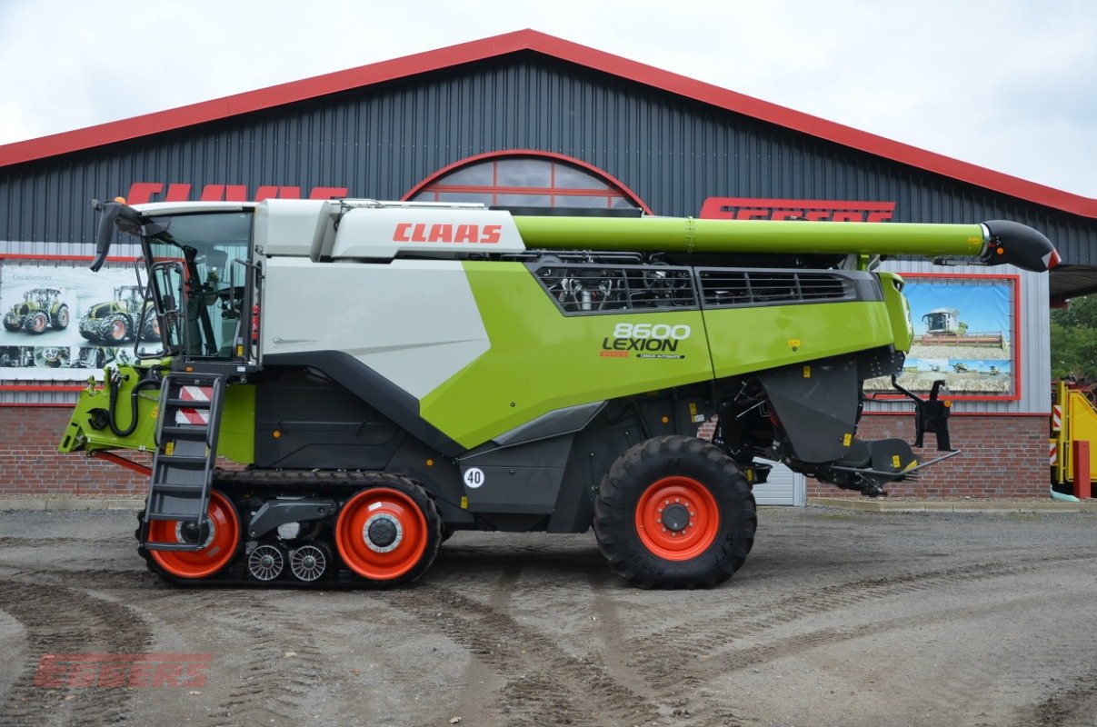 Mähdrescher van het type CLAAS LEXION 8600 TT - CEMOS AUTOMATIC, Neumaschine in Suhlendorf (Foto 1)