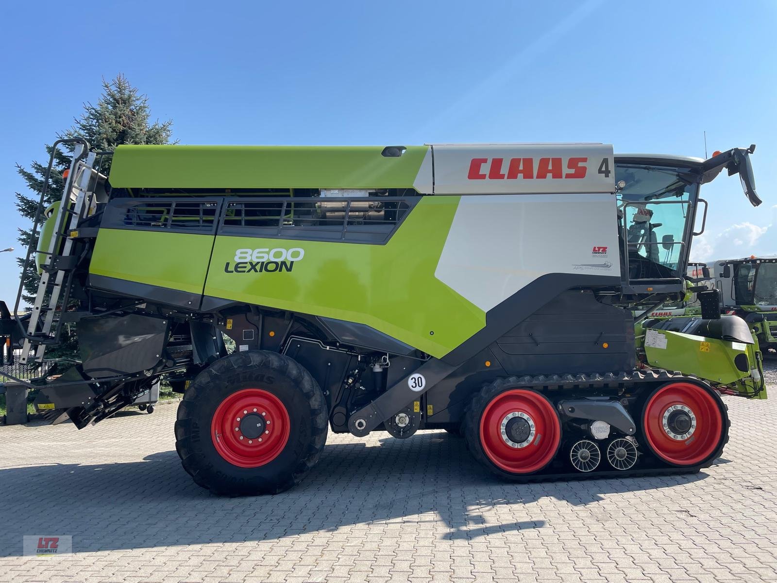 Mähdrescher des Typs CLAAS Lexion 8600 TT, Gebrauchtmaschine in Hartmannsdorf (Bild 2)