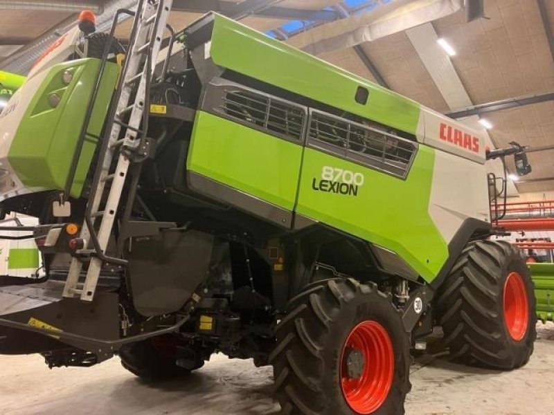 Mähdrescher typu CLAAS LEXION 8700 4-WD, Gebrauchtmaschine v Hinnerup (Obrázek 4)