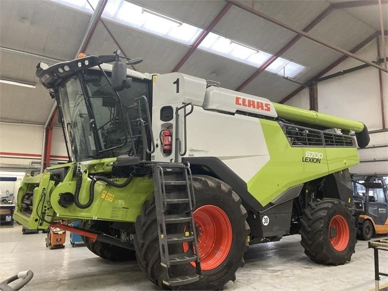 Mähdrescher des Typs CLAAS LEXION 8700 4-WD, Gebrauchtmaschine in Aalestrup (Bild 1)