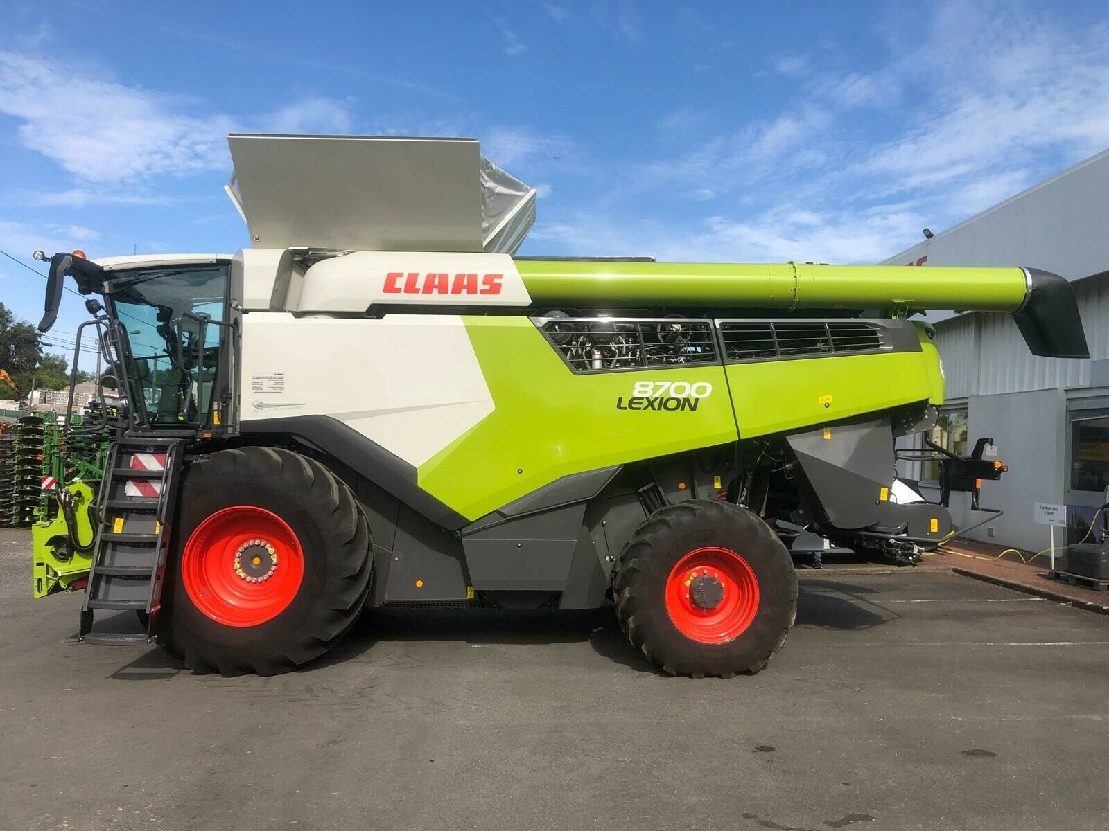 Mähdrescher del tipo CLAAS LEXION 8700 BUSINESS, Gebrauchtmaschine en ST CLEMENT DE LA PLACE (Imagen 2)