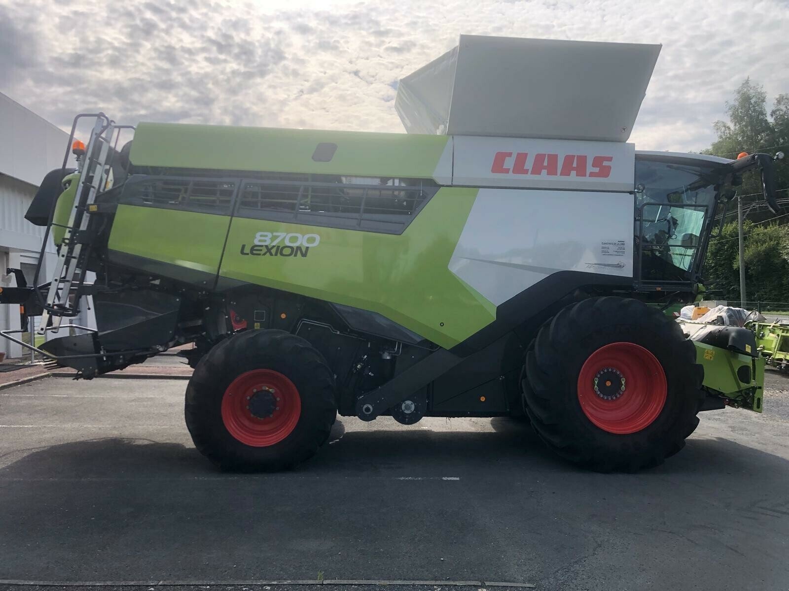 Mähdrescher Türe ait CLAAS LEXION 8700 BUSINESS, Gebrauchtmaschine içinde ST CLEMENT DE LA PLACE (resim 7)