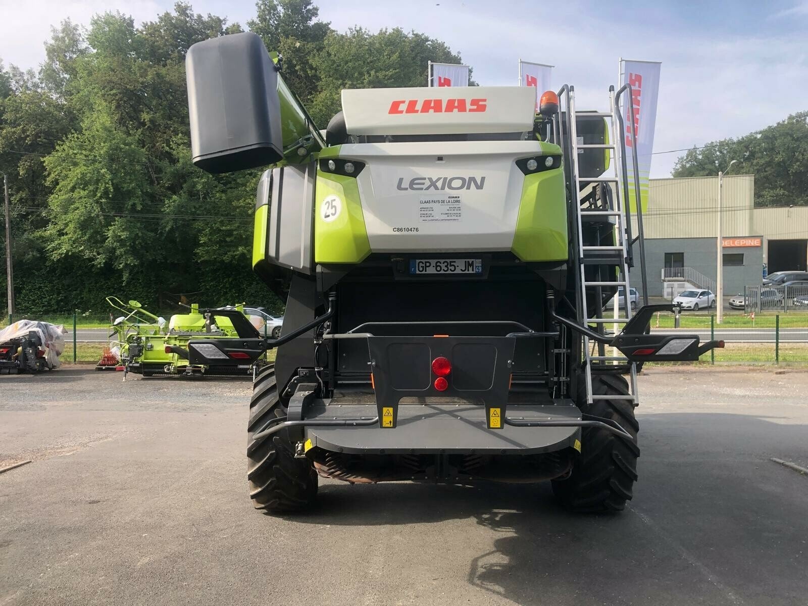 Mähdrescher des Typs CLAAS LEXION 8700 BUSINESS, Gebrauchtmaschine in ST CLEMENT DE LA PLACE (Bild 4)