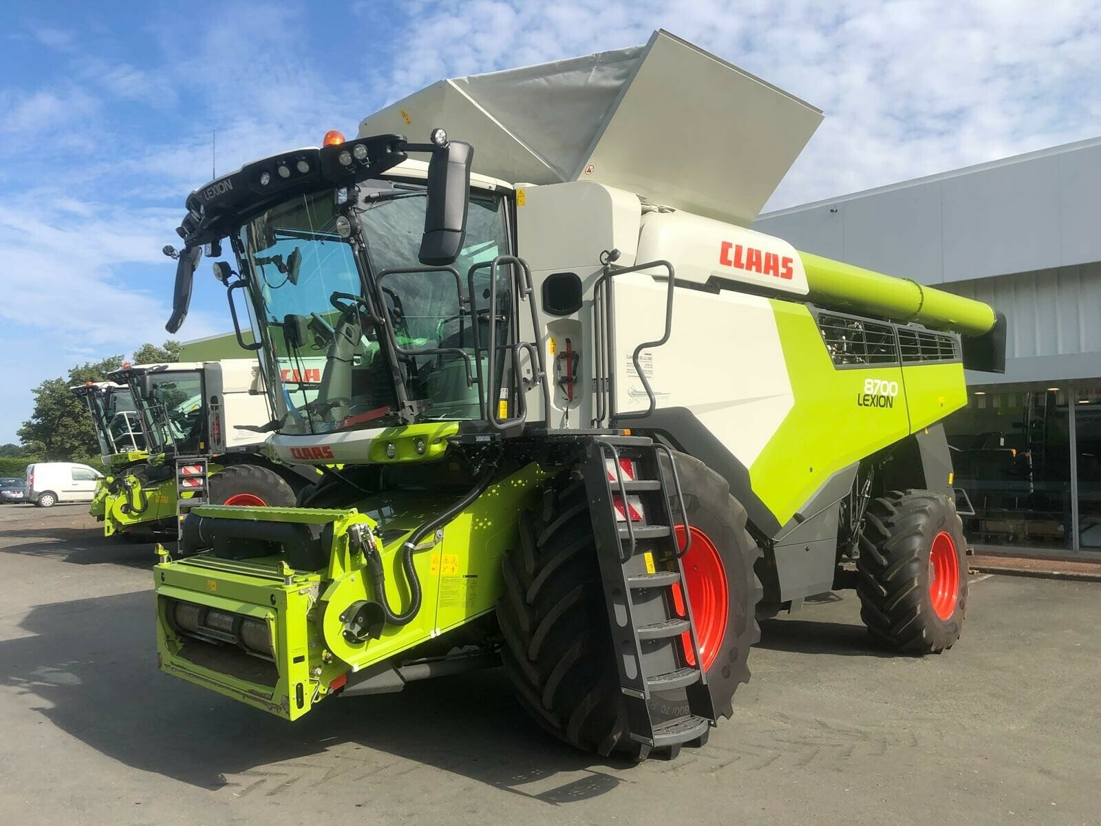 Mähdrescher typu CLAAS LEXION 8700 BUSINESS, Gebrauchtmaschine v ST CLEMENT DE LA PLACE (Obrázek 1)