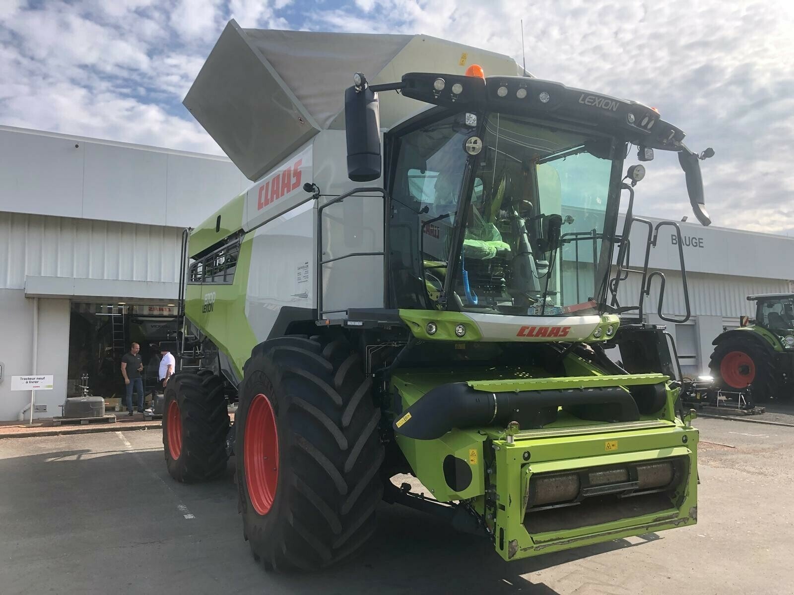 Mähdrescher del tipo CLAAS LEXION 8700 BUSINESS, Gebrauchtmaschine en ST CLEMENT DE LA PLACE (Imagen 8)