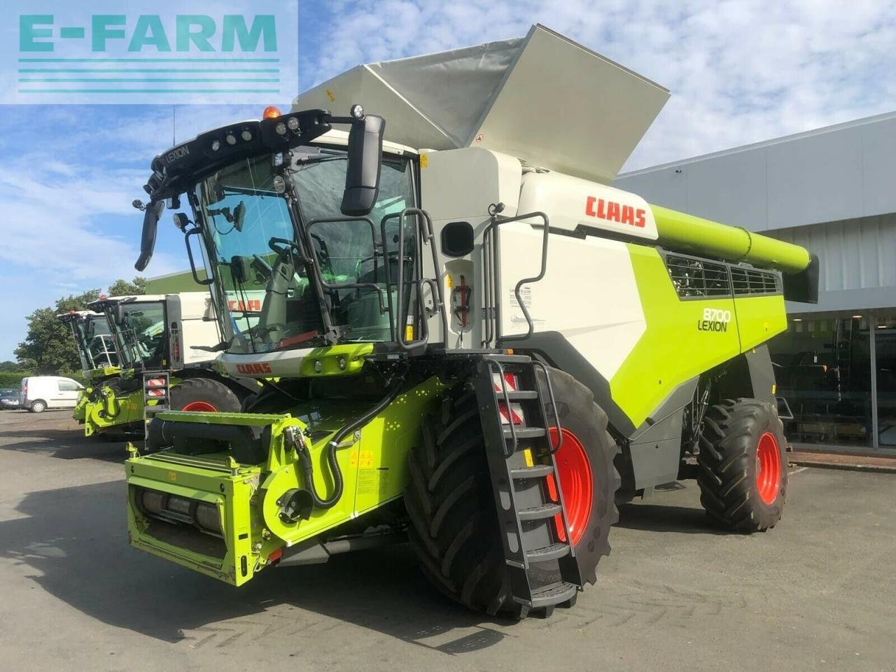 Mähdrescher of the type CLAAS lexion 8700 (c86/235), Gebrauchtmaschine in ARNAGE (Picture 1)