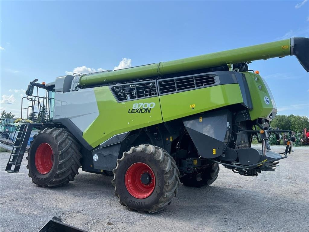 Mähdrescher des Typs CLAAS Lexion 8700 INCL CLAAS Vario 1080 skærebord. 5 x CEMOS! Meget udstyr. Ring til Ulrik på 40255544. Jeg snakker Jysk., Gebrauchtmaschine in Kolding (Bild 6)