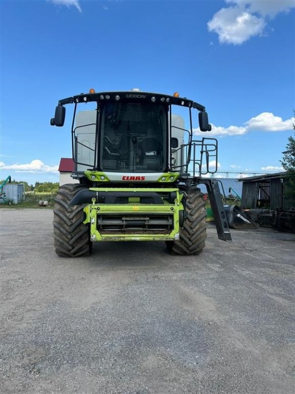 Mähdrescher typu CLAAS Lexion 8700 INCL CLAAS Vario 1080 skærebord. 5 x CEMOS! Meget udstyr. Ring til Ulrik på 40255544. Jeg snakker Jysk., Gebrauchtmaschine w Kolding (Zdjęcie 2)