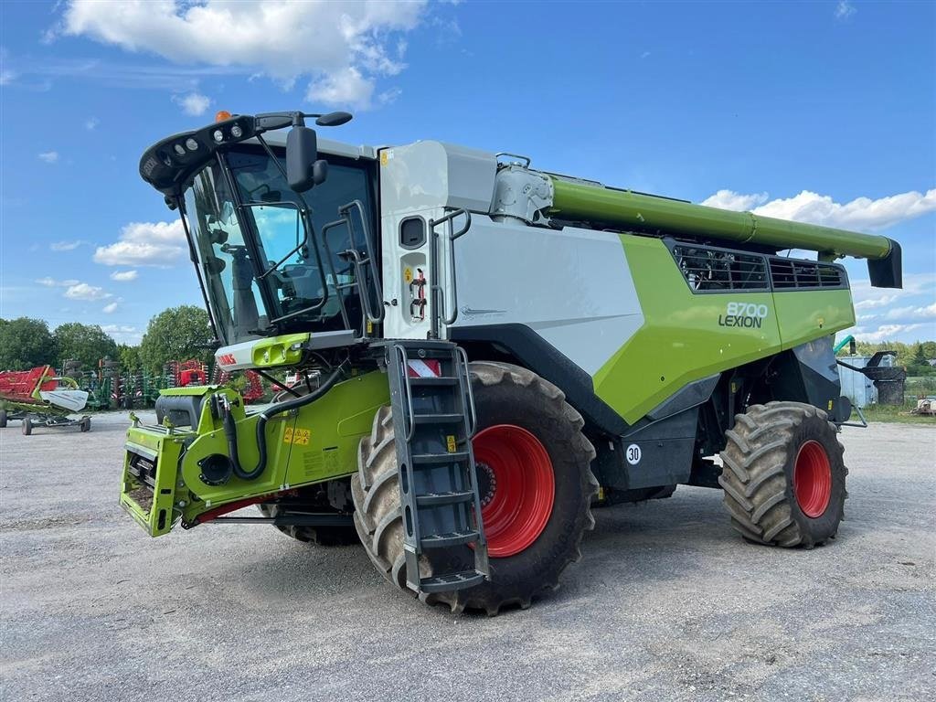 Mähdrescher του τύπου CLAAS Lexion 8700 INCL CLAAS Vario 1080 skærebord. 5 x CEMOS! Meget udstyr. Ring til Ulrik på 40255544. Jeg snakker Jysk., Gebrauchtmaschine σε Kolding (Φωτογραφία 7)