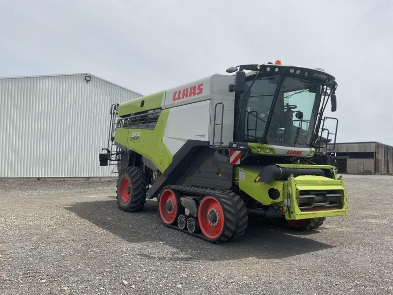 Mähdrescher za tip CLAAS LEXION 8700 TT FULD UDSTYRSPAKKE!!! GPS og alt CEMOS mm. Incl. CLAAS Vario 1230 Skærebord. Ring til Ulrik på 40255544. Jeg snakker Jysk, tysk og engelsk., Gebrauchtmaschine u Kolding (Slika 1)