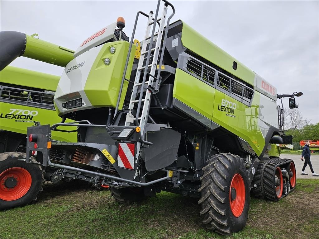 Mähdrescher tip CLAAS LEXION 8700 TT INCL CLAAS Convio 1230 Skærebord!!! Vi giver 50 timers reklamationsret i Danmark!!!.+ Quantimeter Grain Quality Camera Cruise Pilot CEMOS AUTO - Separation CEMOS AUTO - Auto Crop Flow CEMOS AUTO - Cruise Pilot., Gebrauchtmaschine in Kolding (Poză 3)