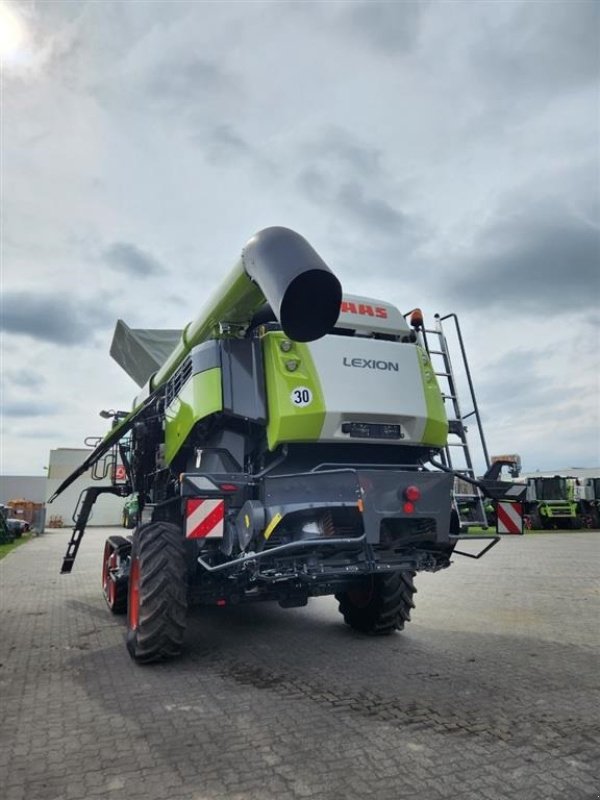 Mähdrescher Türe ait CLAAS LEXION 8700 TT Incl. Convio 1230 sejl skærebord og vogn. GPS klar. Ring til Ulrik på 40255544. Jeg snakker Jysk, tysk og engelsk., Gebrauchtmaschine içinde Kolding (resim 5)