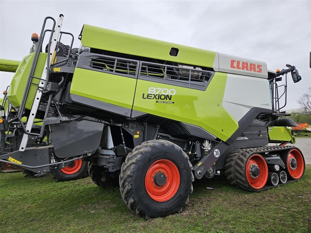 Mähdrescher tipa CLAAS LEXION 8700 TT SOLGT!!! INCL CLAAS Vario V1080 Skærebord! Og hele 5 x CEMOS Auto., Gebrauchtmaschine u Kolding (Slika 5)