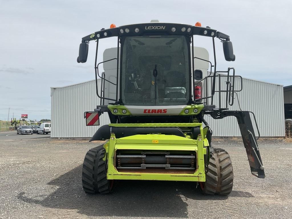 Mähdrescher a típus CLAAS LEXION 8700 TT SOLGT til Nordjylland!!! FULD UDSTYRSPAKKE!!! GPS og alt CEMOS mm. Incl. CLAAS Vario 1230 Skærebord. Ring til Ulrik på 40255544. Jeg snakker Jysk, tysk og engelsk., Gebrauchtmaschine ekkor: Kolding (Kép 2)