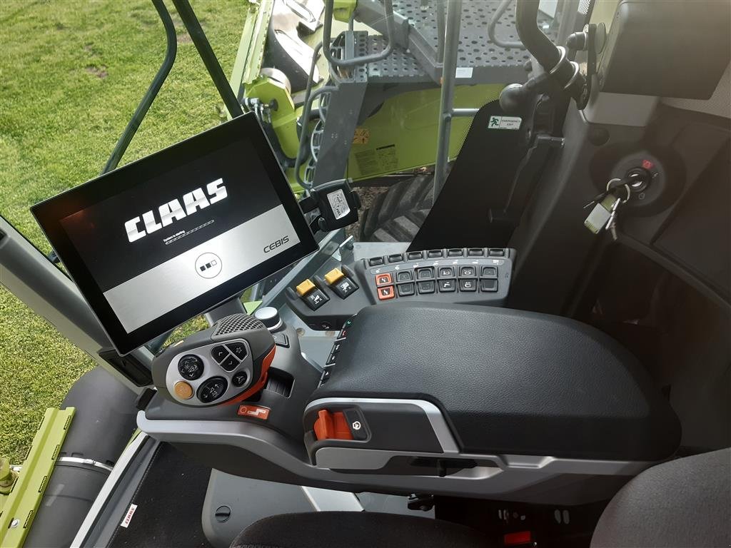 Mähdrescher del tipo CLAAS Lexion 8700 TT, Gebrauchtmaschine In Grimma (Immagine 7)