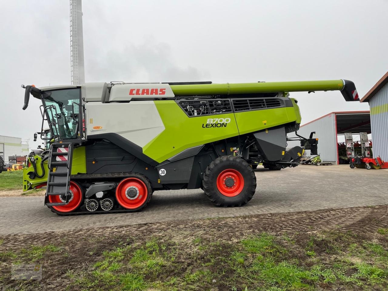 Mähdrescher of the type CLAAS Lexion 8700 TT, Gebrauchtmaschine in Schora (Picture 3)