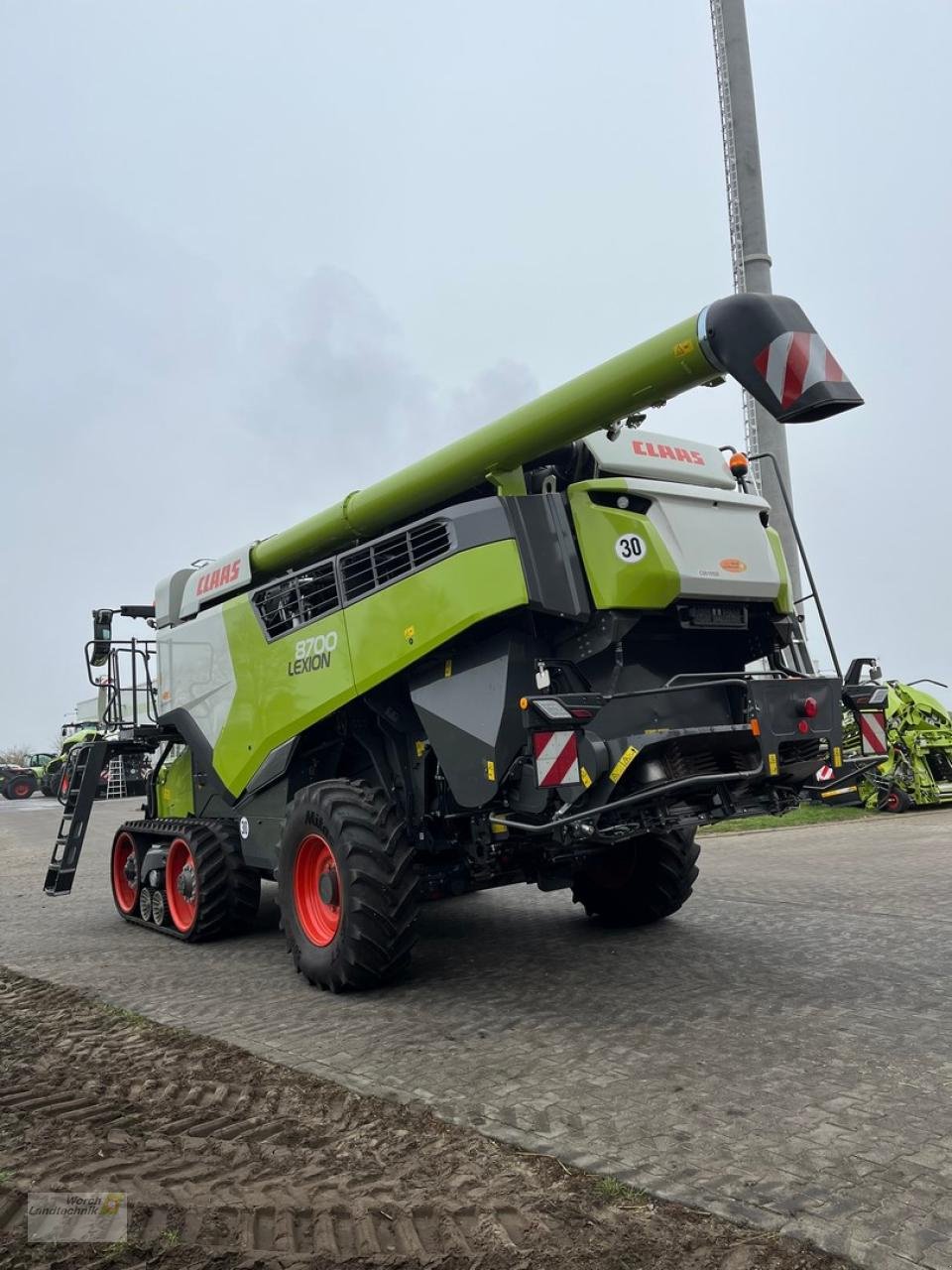 Mähdrescher of the type CLAAS Lexion 8700 TT, Gebrauchtmaschine in Schora (Picture 4)