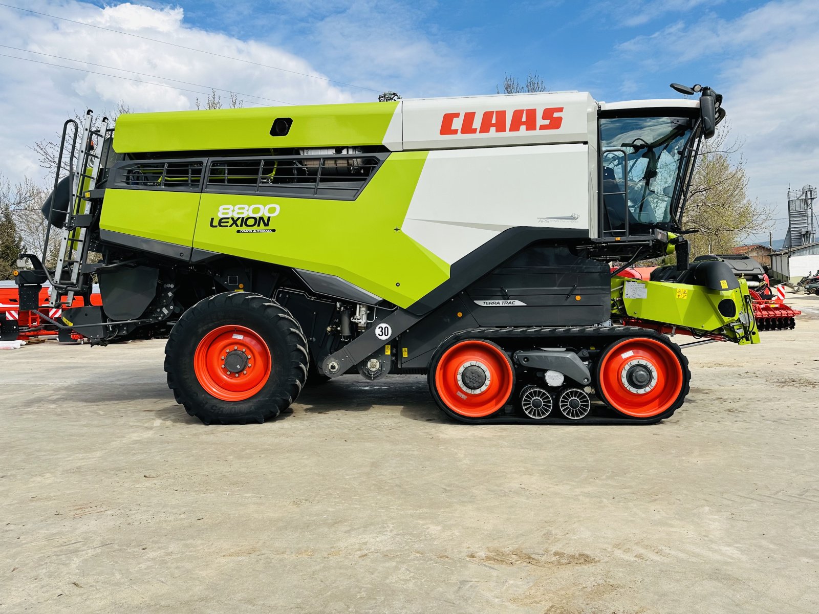 Mähdrescher des Typs CLAAS Lexion 8800 TT, Gebrauchtmaschine in Dolna Oriahovica (Bild 2)