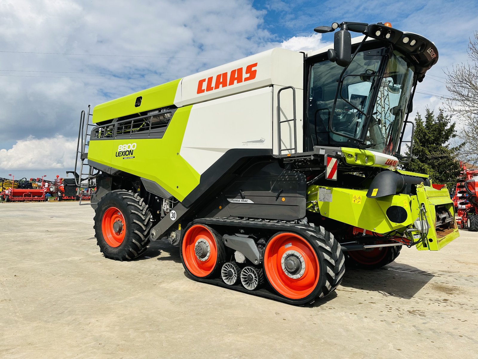 Mähdrescher des Typs CLAAS Lexion 8800 TT, Gebrauchtmaschine in Dolna Oriahovica (Bild 3)