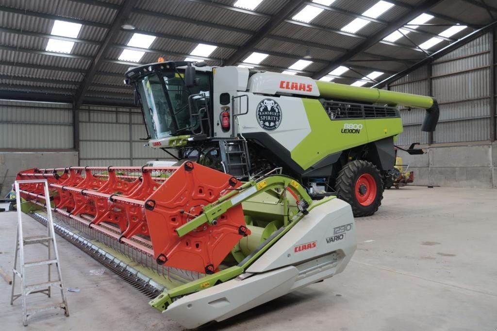 Mähdrescher Türe ait CLAAS Lexion 8800TT Ring til Ulrik 0045-40255544. Jeg snakker Jysk, tysk og engelsk., Gebrauchtmaschine içinde Kolding (resim 3)