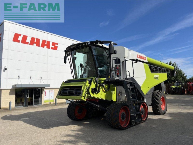 Mähdrescher des Typs CLAAS LEXION 8900 TT, Gebrauchtmaschine in SUFFOLK (Bild 1)