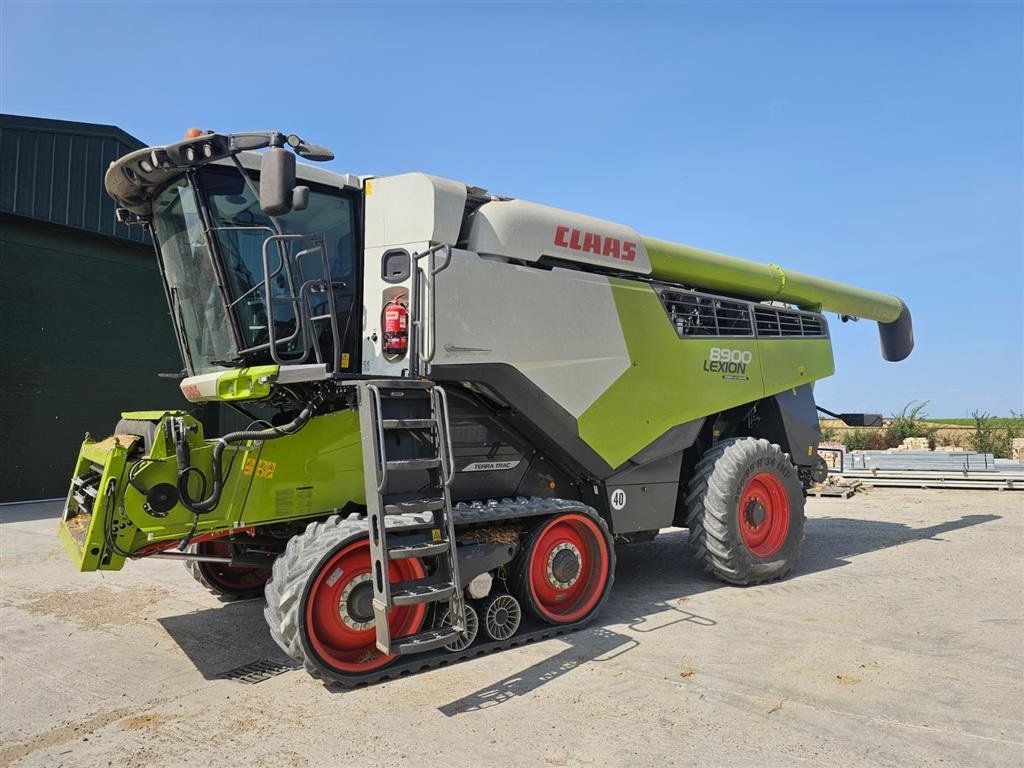 Mähdrescher tip CLAAS Lexion 8900TT Incl. CLAAS ConvioFlex 1380 Skærebord og vogn. GPS klar. Ring til Ulrik på 40255544. Jeg snakker Jysk, tysk og engelsk., Gebrauchtmaschine in Kolding (Poză 1)